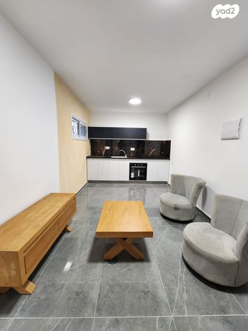 רחבת הרב עוזיאל 