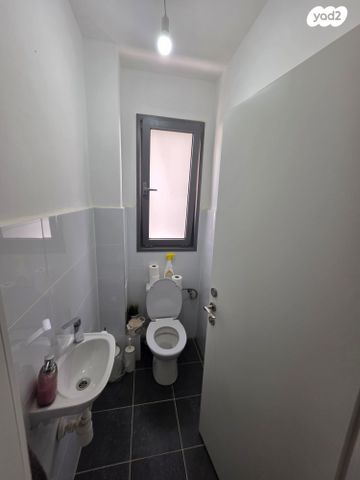 דירה, שיר השירים, גן יבנה מערב, גן יבנה