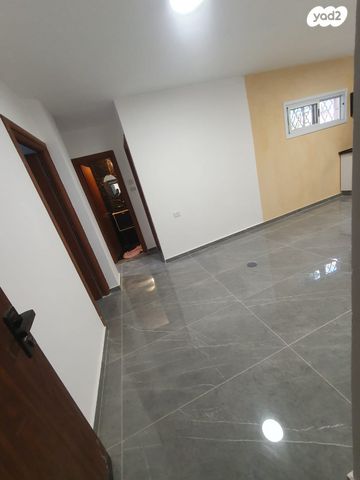 דירה, רחבת הרב עוזיאל, שכונה י"א, באר שבע