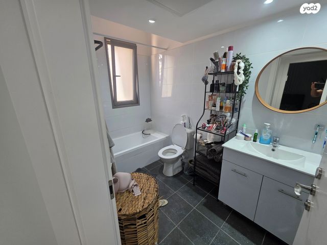 דירה, שיר השירים, גן יבנה מערב, גן יבנה