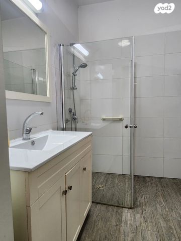 דירת גן, שמואל הנגיד, פרדס חנה כרכור