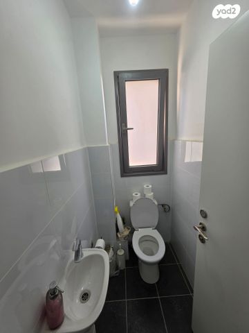 דירה, שיר השירים, גן יבנה מערב, גן יבנה