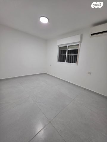 דירה, הבשור 4, גני אביב, לוד