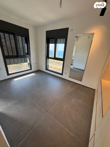 דירה, אמנון ליפקין שחק, נוף הטיילת, נתניה