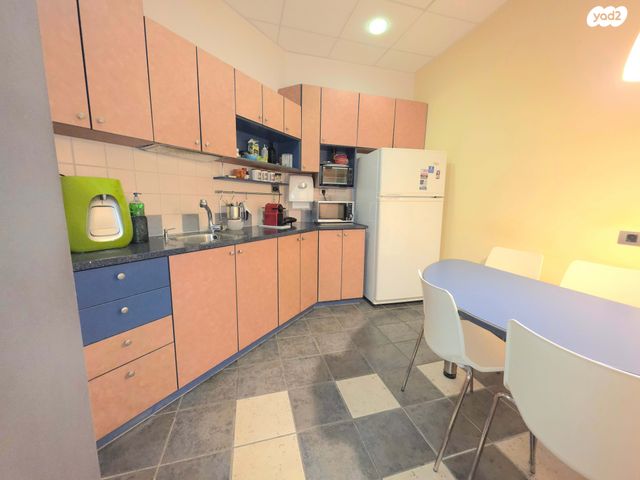 משרדים, אתגר, טירת כרמל