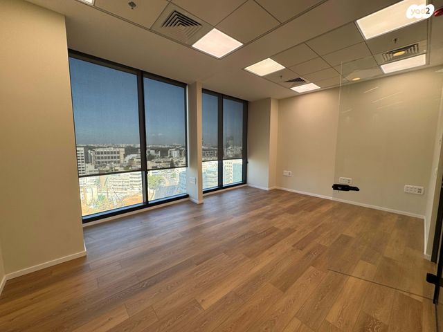 משרדים, דרך מנחם בגין 13, בורסה, רמת גן