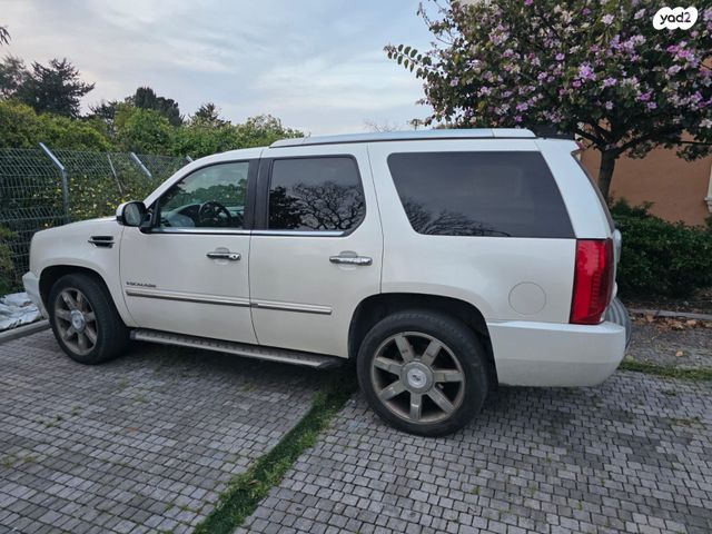 מודעת רכב קאדילק אסקלייד