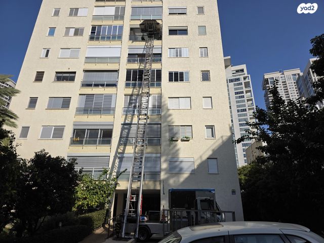 מודעת רכב מנוף