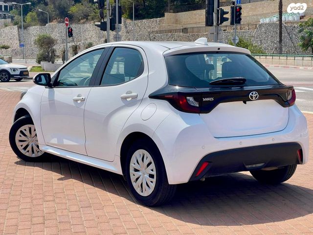 טויוטה יאריס