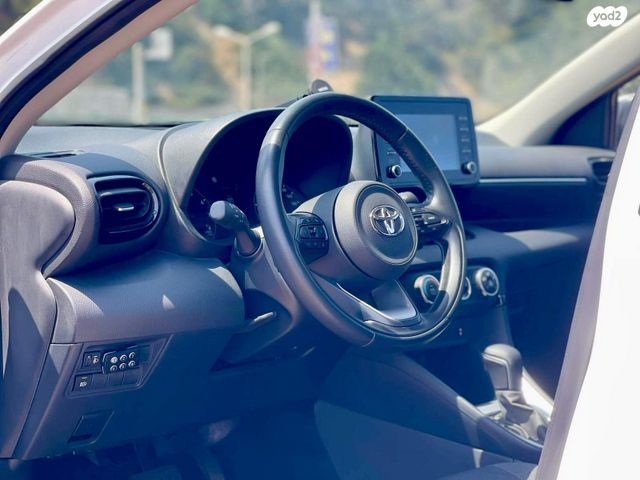 טויוטה יאריס
