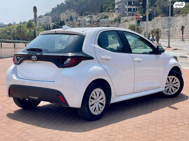 טויוטה יאריס