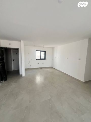 דירת גן, הגפן 6, כרמי הנדיב, אחוזת רוטנר, קרית מלאכי