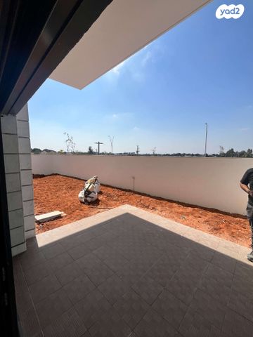 דירת גן, הגפן 6, כרמי הנדיב, אחוזת רוטנר, קרית מלאכי