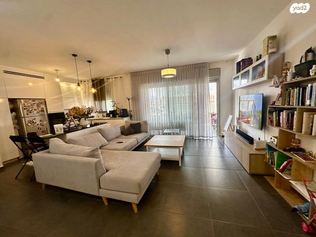 דירה, דובה ויצחק שיינפיין, כפר סבא הירוקה, כפר סבא