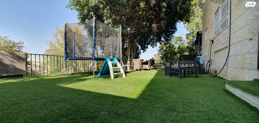 דירת גן, חוט השני, מגדים, מעלה אדומים