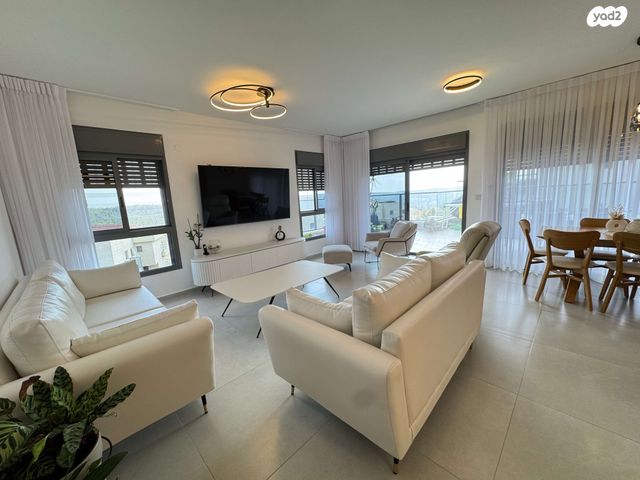 גג/ פנטהאוז, גולן, גבעת אלונים, יקנעם עילית