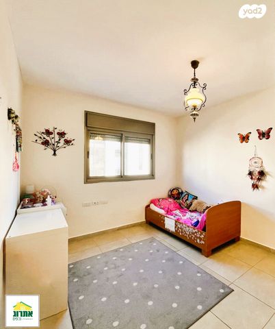 דירה, צור יצחק