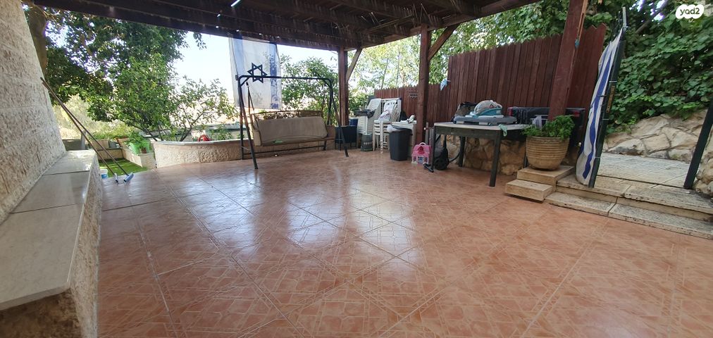 דירת גן, חוט השני, מגדים, מעלה אדומים