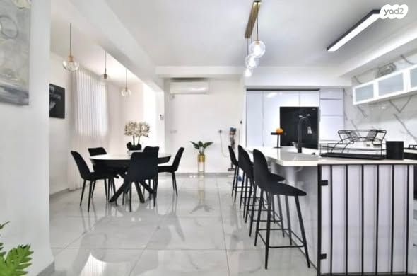 גג/ פנטהאוז, מנחם בגין, נווה גנים, קרית מוצקין