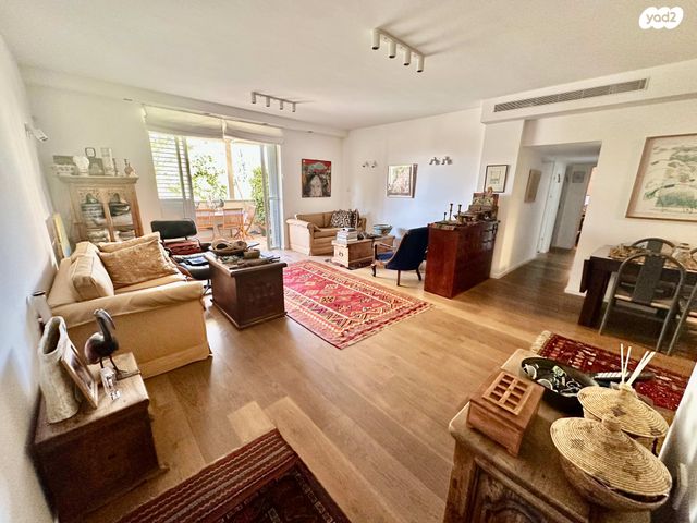 דירה, הרצליה