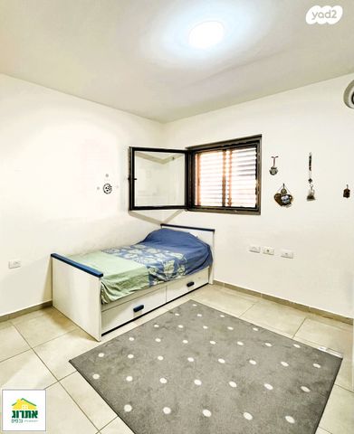 דירה, צור יצחק