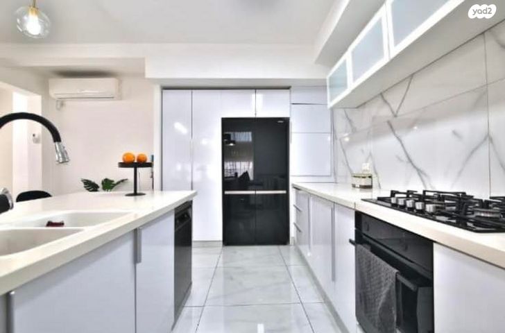 גג/ פנטהאוז, מנחם בגין, נווה גנים, קרית מוצקין