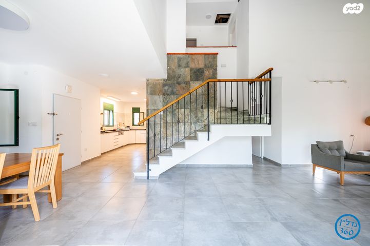 דו משפחתי, נווה הברון, זכרון יעקב