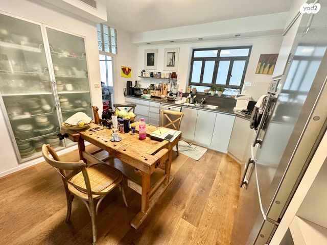 דירה, הרצליה