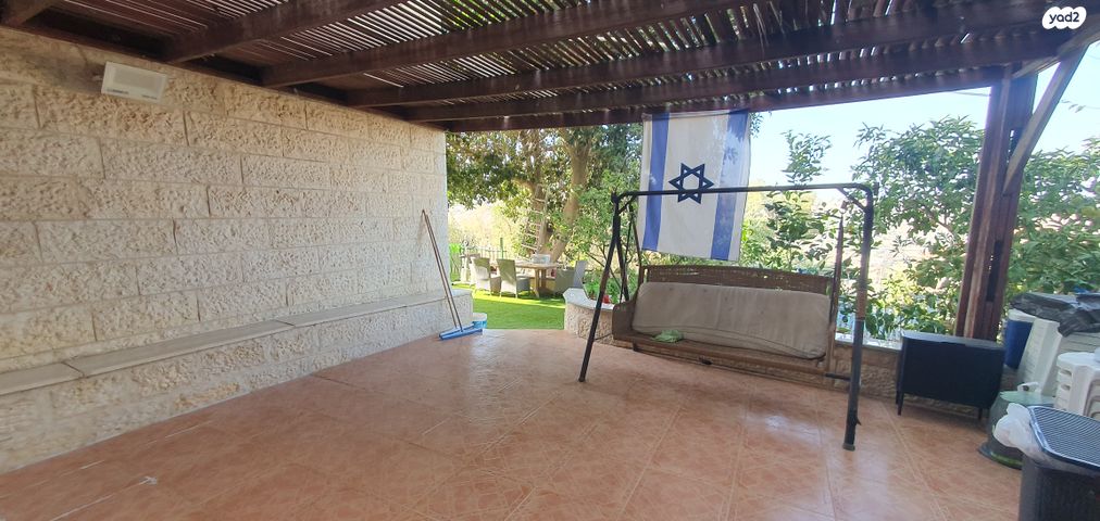 דירת גן, חוט השני, מגדים, מעלה אדומים