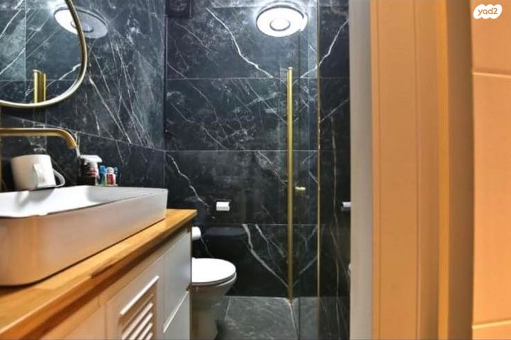 גג/ פנטהאוז, מנחם בגין, נווה גנים, קרית מוצקין