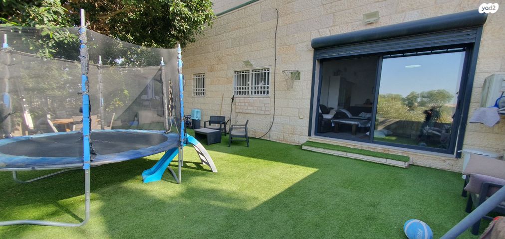 דירת גן, חוט השני, מגדים, מעלה אדומים