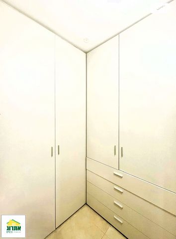 דירה, צור יצחק