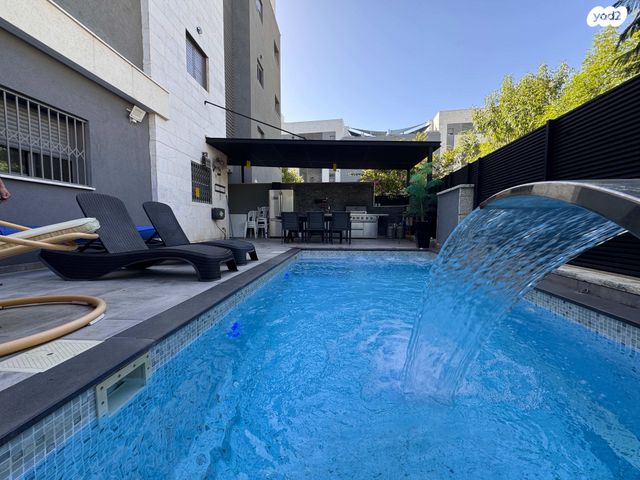 דירת גן, נחל הצבי, מגדל העמק