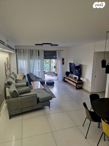 דופלקס, כפר גנים ג, פתח תקווה