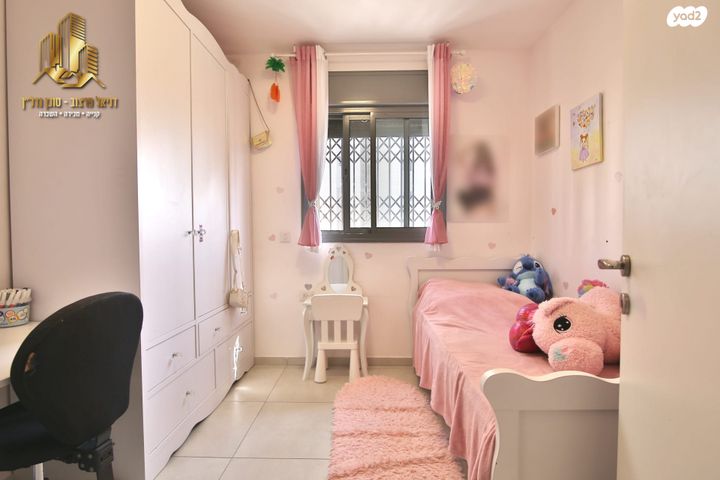 דירה, עפרה חזה, משכנות האומנים, קרית מוצקין