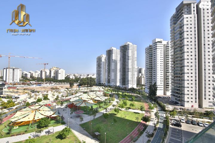 דירה, עפרה חזה, משכנות האומנים, קרית מוצקין