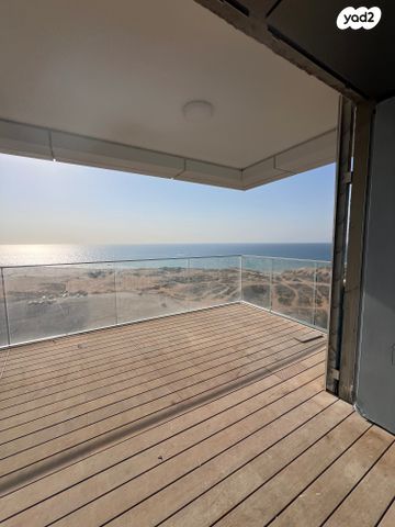 דירה, אהוד מנור, נתניה