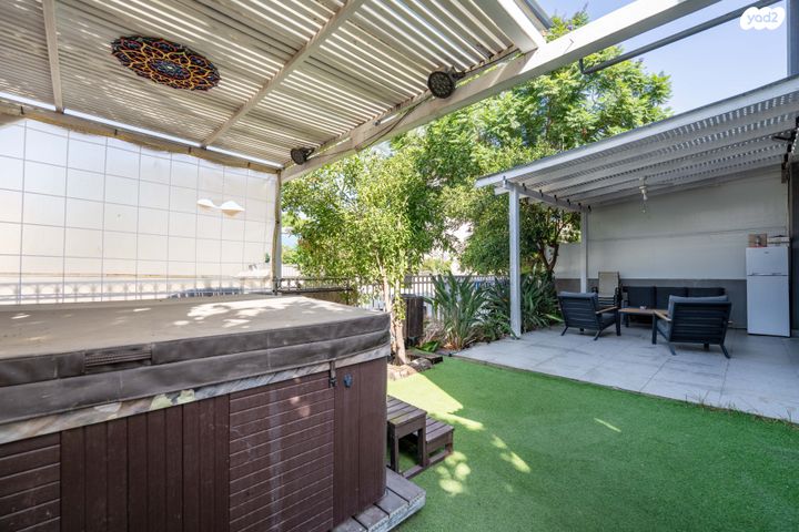 דו משפחתי, ד"ר אבא אחימאיר, רשפים, גדרה