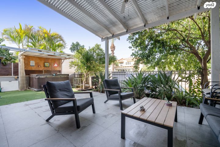 דו משפחתי, ד"ר אבא אחימאיר, רשפים, גדרה