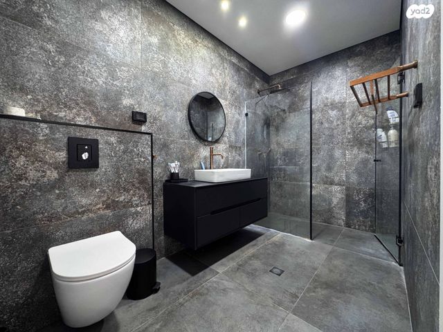 דירת גן, נחל הצבי, מגדל העמק