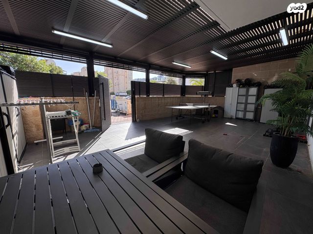 דירת גן, נחל הצבי, מגדל העמק