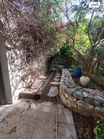 בית פרטי/ קוטג', הפרח בגני, נווה אילן, נווה אילן