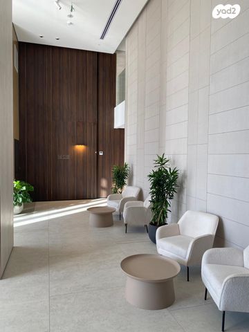 גג/ פנטהאוז, אמנון ליפקין שחק, נוף הטיילת, נתניה