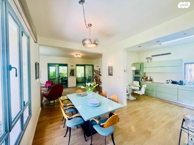 דירה, כיכר היינריך היינה, מרכז הכרמל, חיפה