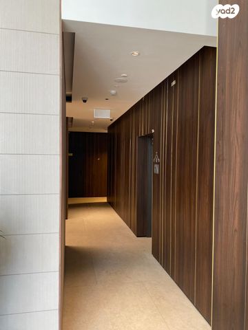 גג/ פנטהאוז, אמנון ליפקין שחק, נוף הטיילת, נתניה