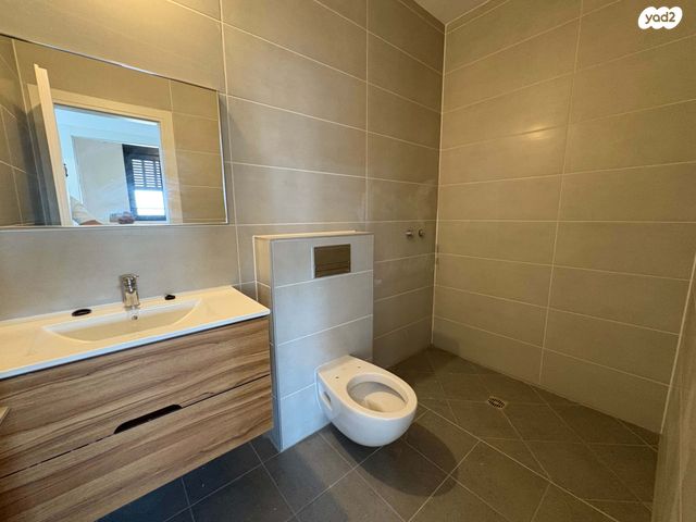 גג/ פנטהאוז, הקרן הקיימת לישראל, נופי בן שמן, לוד