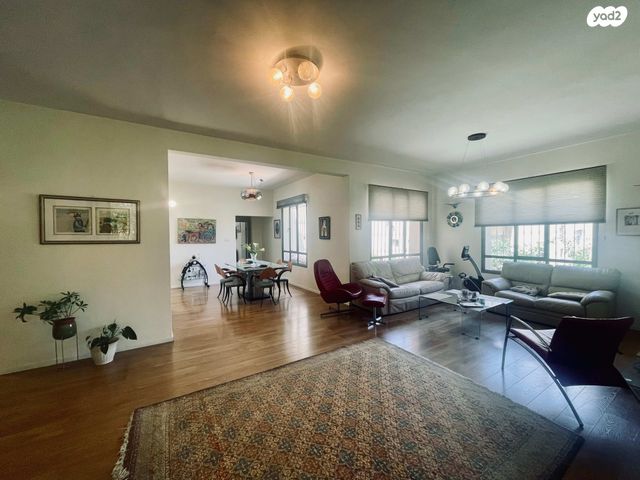 דירה, כיכר היינריך היינה, מרכז הכרמל, חיפה