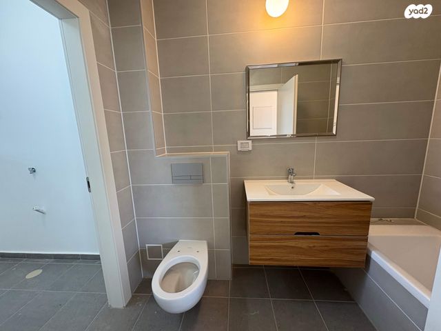 גג/ פנטהאוז, הקרן הקיימת לישראל, נופי בן שמן, לוד