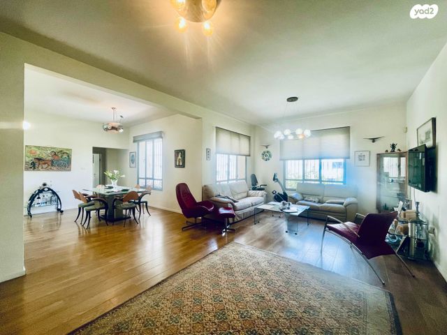 דירה, כיכר היינריך היינה, מרכז הכרמל, חיפה