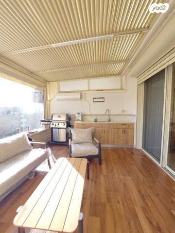 טריפלקס, דרך הים, כרמל מערבי, חיפה